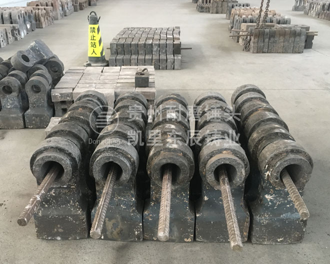 耐磨合金錘頭 破碎機(jī)錘頭凱里東辰高鉻合金錘頭.jpg